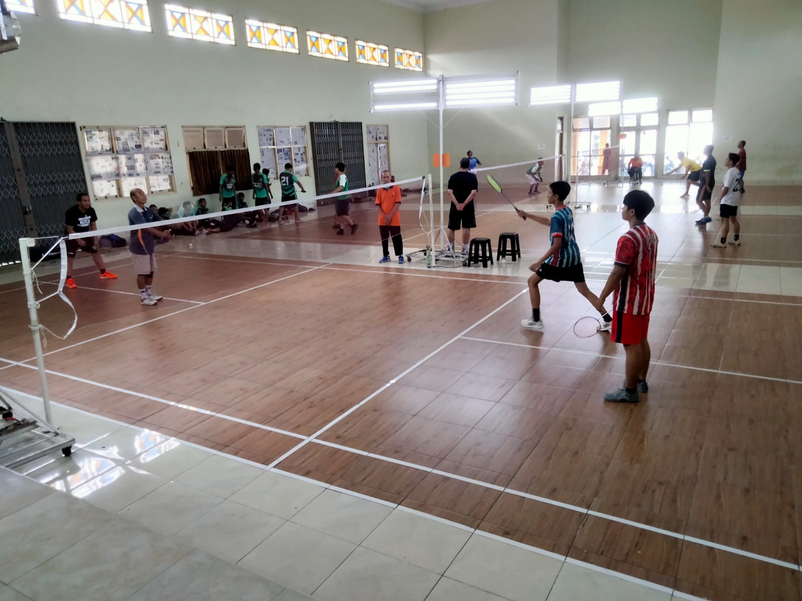 Latihan Badminton Warga LDII Depok