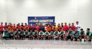 Latihan Badminton Bersama Warga LDII Depok