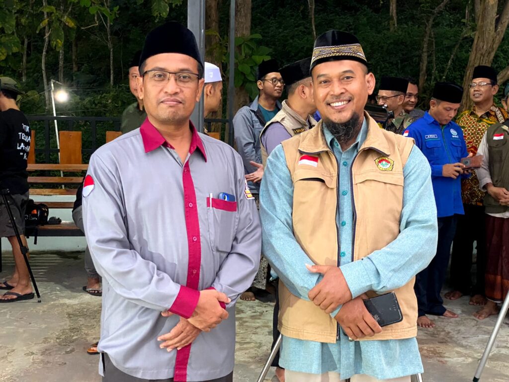 H Tri Bangun Berfoto Bersama Kepala Kantor Wilayah Kementerian Agama DIY H. Ahmad Bahiej
