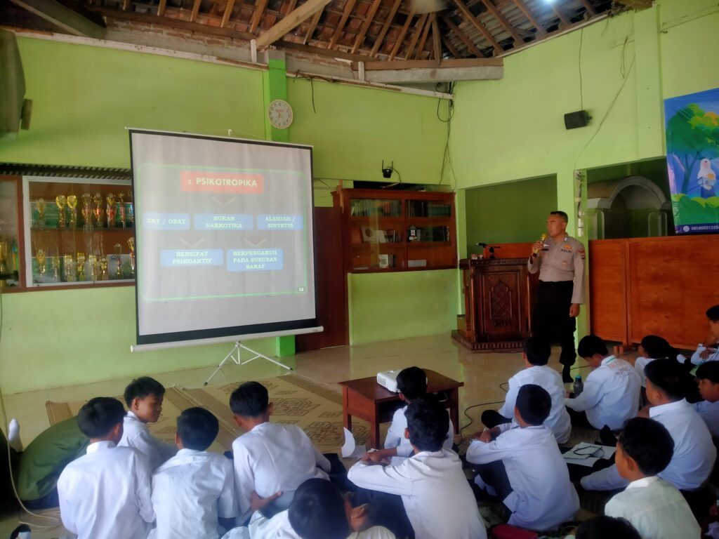 SMP Alkarima Boarding School