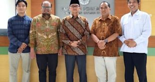Berfoto Bersama Usai Penandatanganan Nota Kesepakatan Fakultas Kehutanan UGM dengan EcoPesantren Ponpes Gadingmangu (Foto: Dok. UGM)