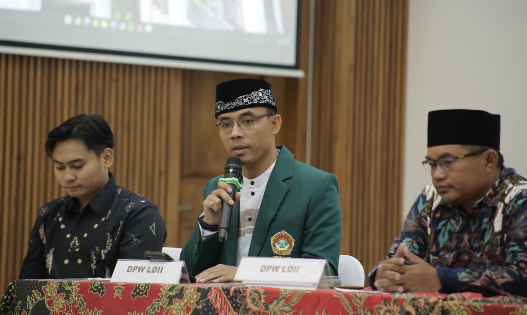 Ketua Biro PKD DPW LDII DIY Ustadz Endri Sulistyo saat menyampaikan dalil lembaran tentang Lailatul Qodar