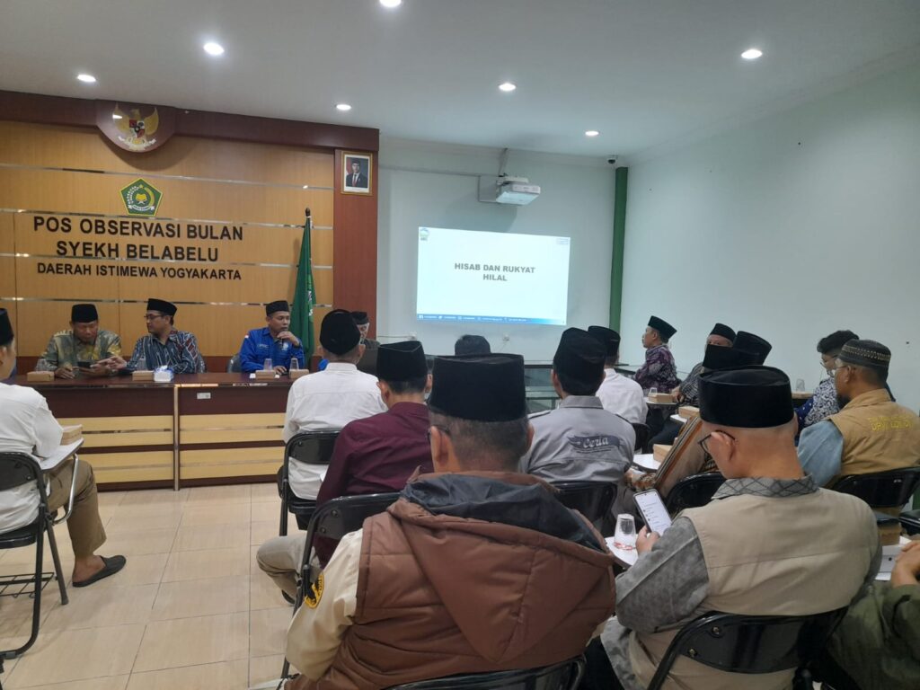 Tim Rukyatul Hilal DPW LDII DIY mengikuti pembekalan pada pengamatan hilal syawal di POB Syech Bela Belu.jpeg