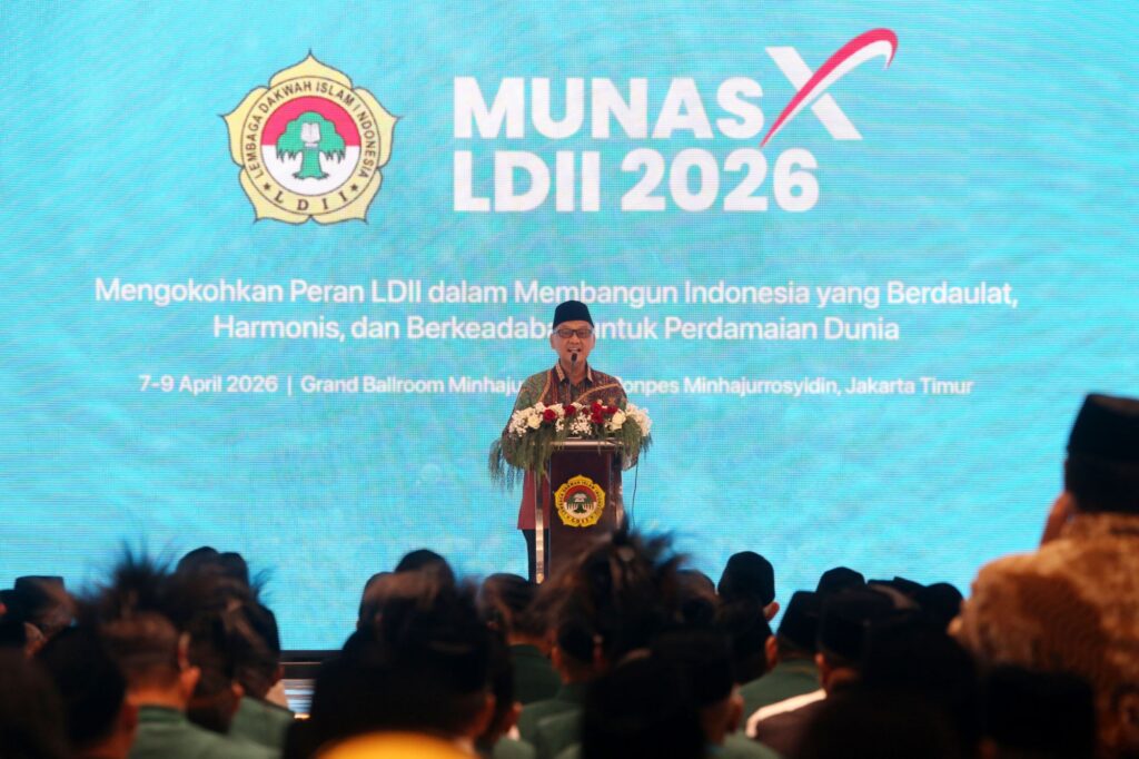 Menteri Haji dan Umroh Buka Memberikan Sambutan pada Pembukaan Munas X LDII yang berlangsung di Grand Ballroom Ponpes Minhaajurrosyidiin Jakarta