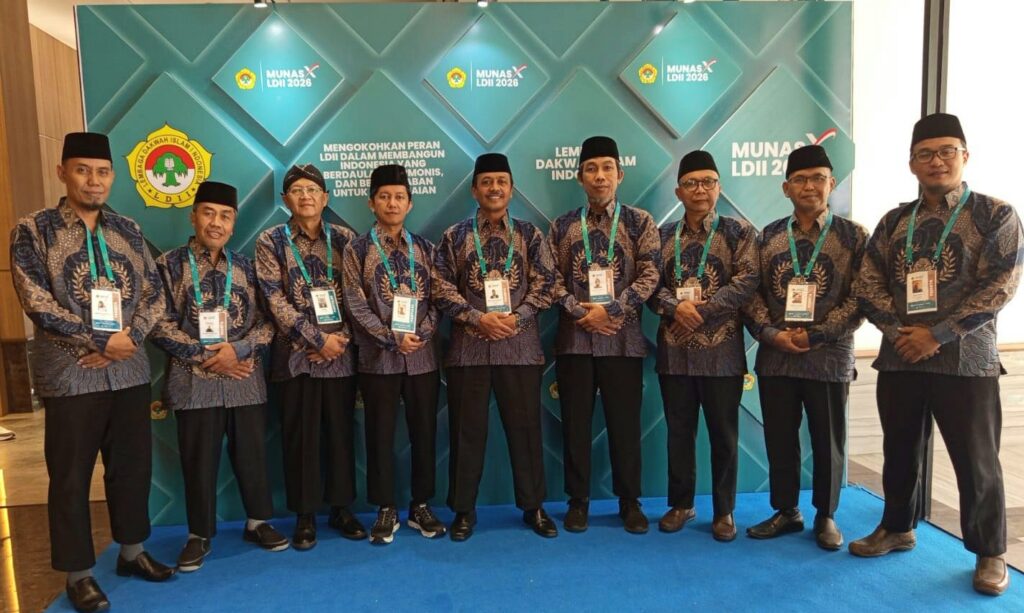 Pengurus DPW dan Ketua DPD se DIY berfoto bersama Ketua DPP LDII Bidang Ekonomi Syariah