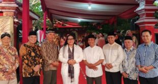Ketua DPD LDII Gunungkidul berfoto bersama Bupati Gunungkidul dalam acara Open House di Rumah Bupati Gunungkidul