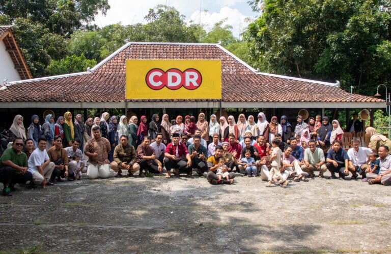 Foto Bersama usai Pengajian Sarimbit PC LDII Sewon dan Bantul