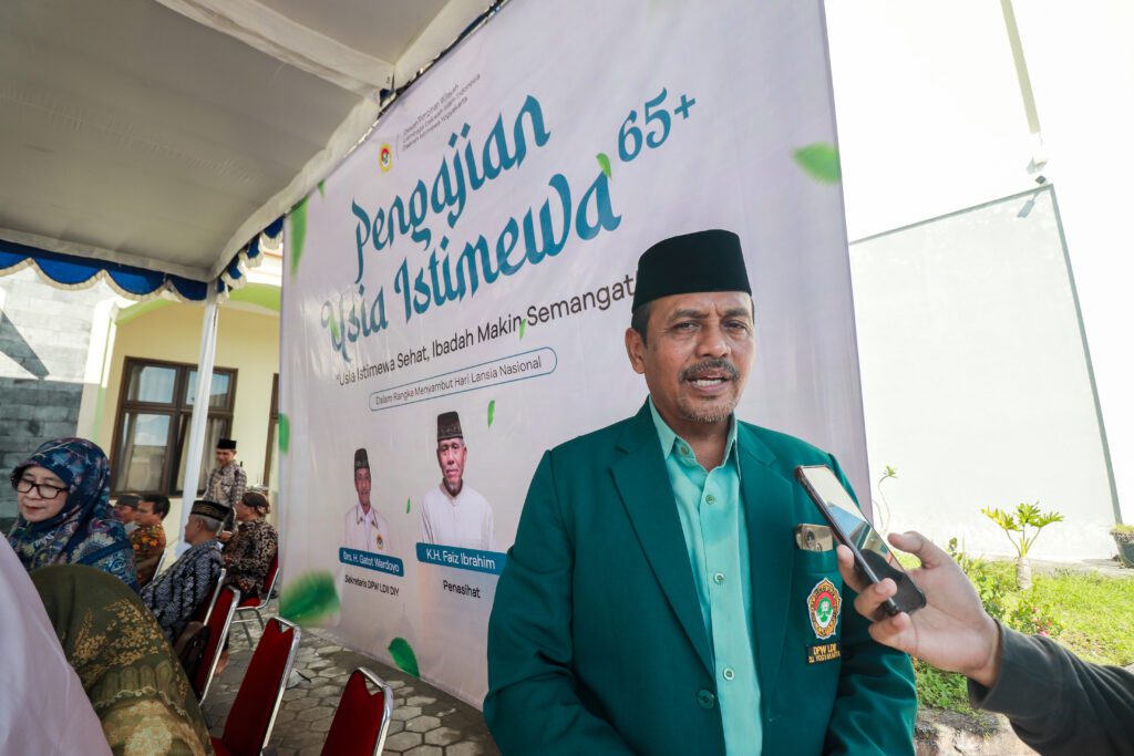 Sekretaris DPW LDII DIY, H Gatot Wardoyo saat di wawancara pada Pengajian Usia Istimewa yang di laksanakan DPW LDII DIY (dok/lines)