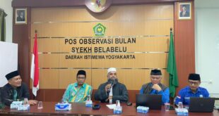 Syeh Nur Al Hasan didampingi Kakanwil, Ketua Badan Hisab Rukyat, dan Kepala BMKG DIY saat rukyatul hilal dzulhijjah 1447 H. Foto: Lines