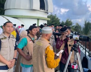 Tim Rukyatul Hilal DPW LDII DIY saat mengamati hilal Dzulhijjah