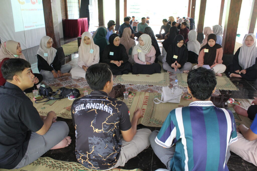 Sesi FGD (Focus Group Discussion) yang dibagi kedalam beberapa kelompok kecil dan didampingi fasilitator
