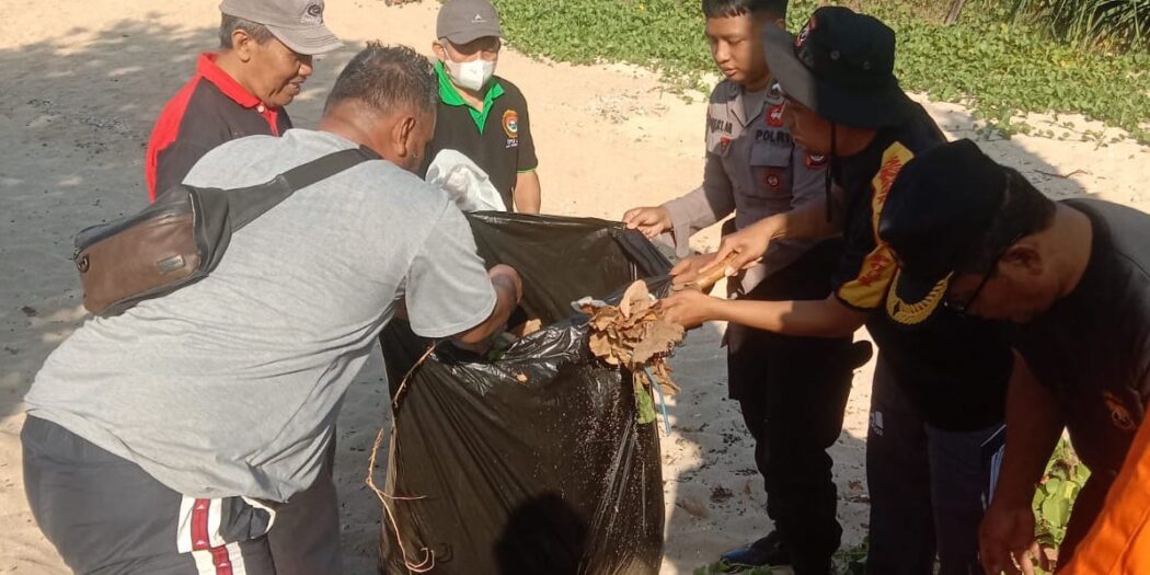 LDII Gunungkidul ambil bagian dalam bersih pantai sundak bersama Pemkab