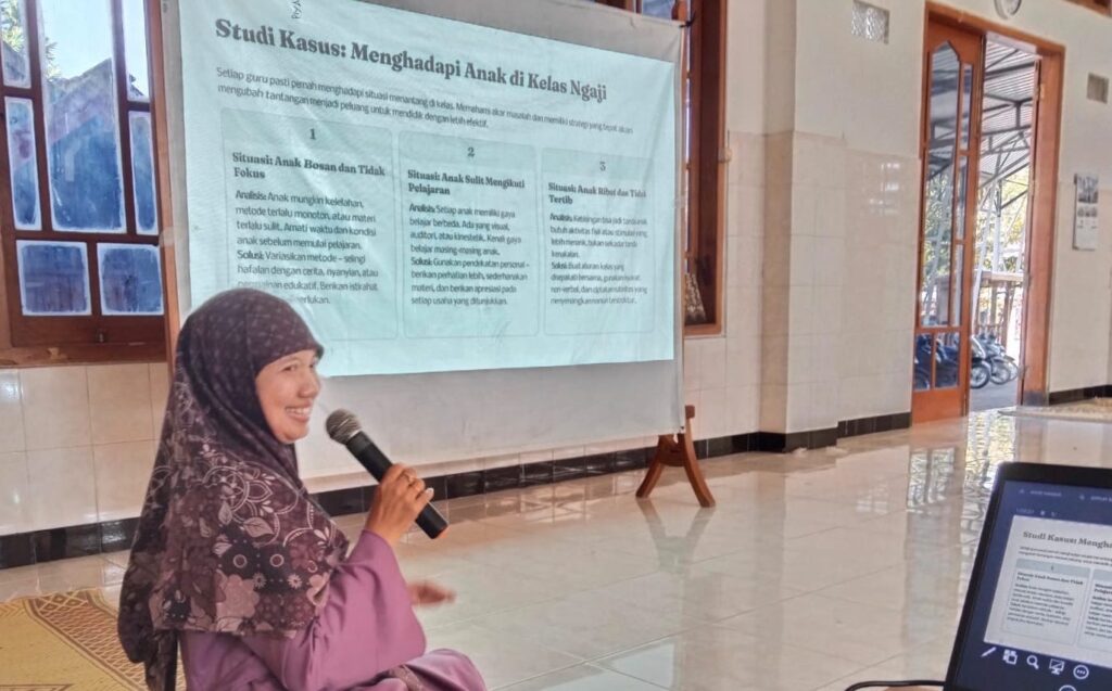 Narasumber FGD saat memberikan materi FGD Psikologi Anak dan Remaja