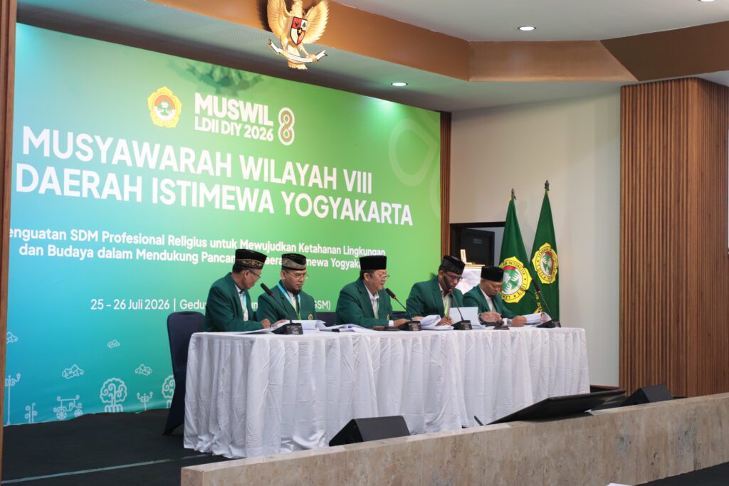 Para Pimpinan Sidang yang telah ditunjuk melalui Rapat Paripurna tahap I Muswil VIII LDII DIY (doc/lines)