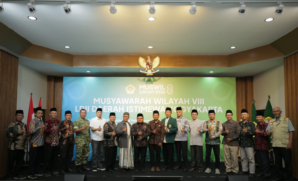 Jajaran Pengurus LDII DIY beserta Tamu undangan berfoto bersama pada Muswil VIII LDII DIY (doc/lines)