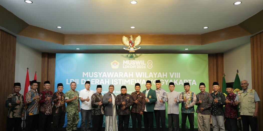 Jajaran Pengurus LDII DIY beserta Tamu undangan berfoto bersama pada Muswil VIII LDII DIY