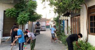 Kerja bakti PC LDII Gondokusuman dengan membersihkan lingkungan Masjid Ar-Royyaan, Klitren, Gondokusuman, Yogyakarta dan kawasan sekitarnya, Sabtu (18/7)