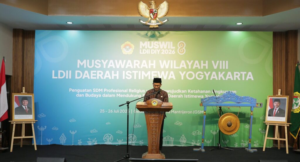 Kepala Biro Kesejahteraan Rakyat Pemerintah Daerah Daerah Istimewa Yogyakarta membacakan sambutan tertulis Gubernur DIY Sri Sultan Hamengku Buwono X dalam rangka membuka kegiatan Musyawarah Wilayah VIII DPW LDII DIY
