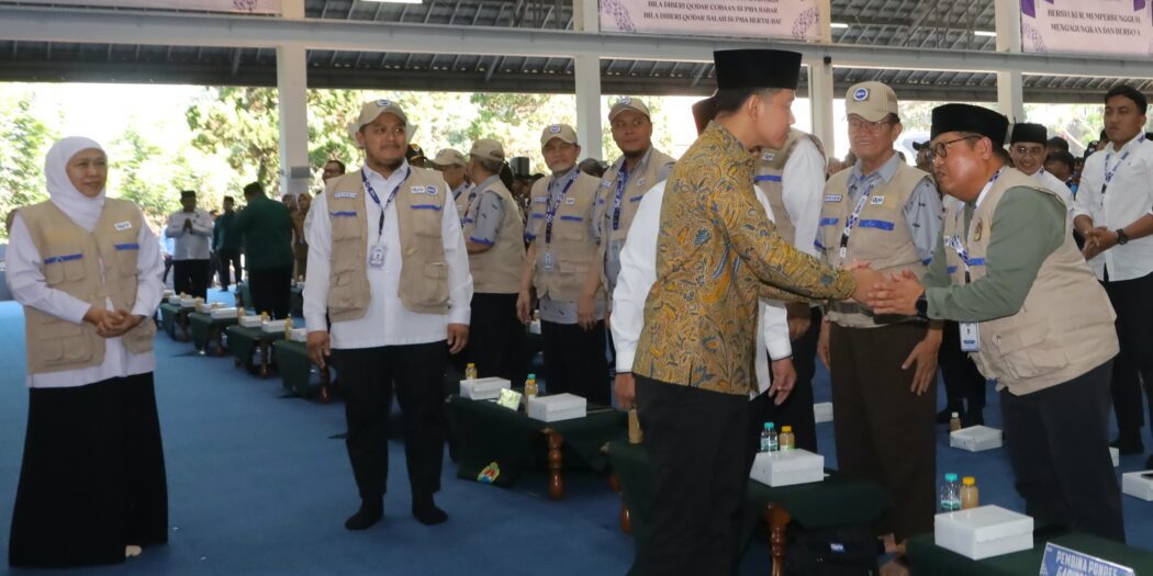 Wapres Gibran menyalami Ketum DPP LDII Dody Taufiq Wijaya pada Permata CAI 2026. Foto: LINES