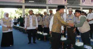 Wapres Gibran menyalami Ketum DPP LDII Dody Taufiq Wijaya pada Permata CAI 2026. Foto: LINES
