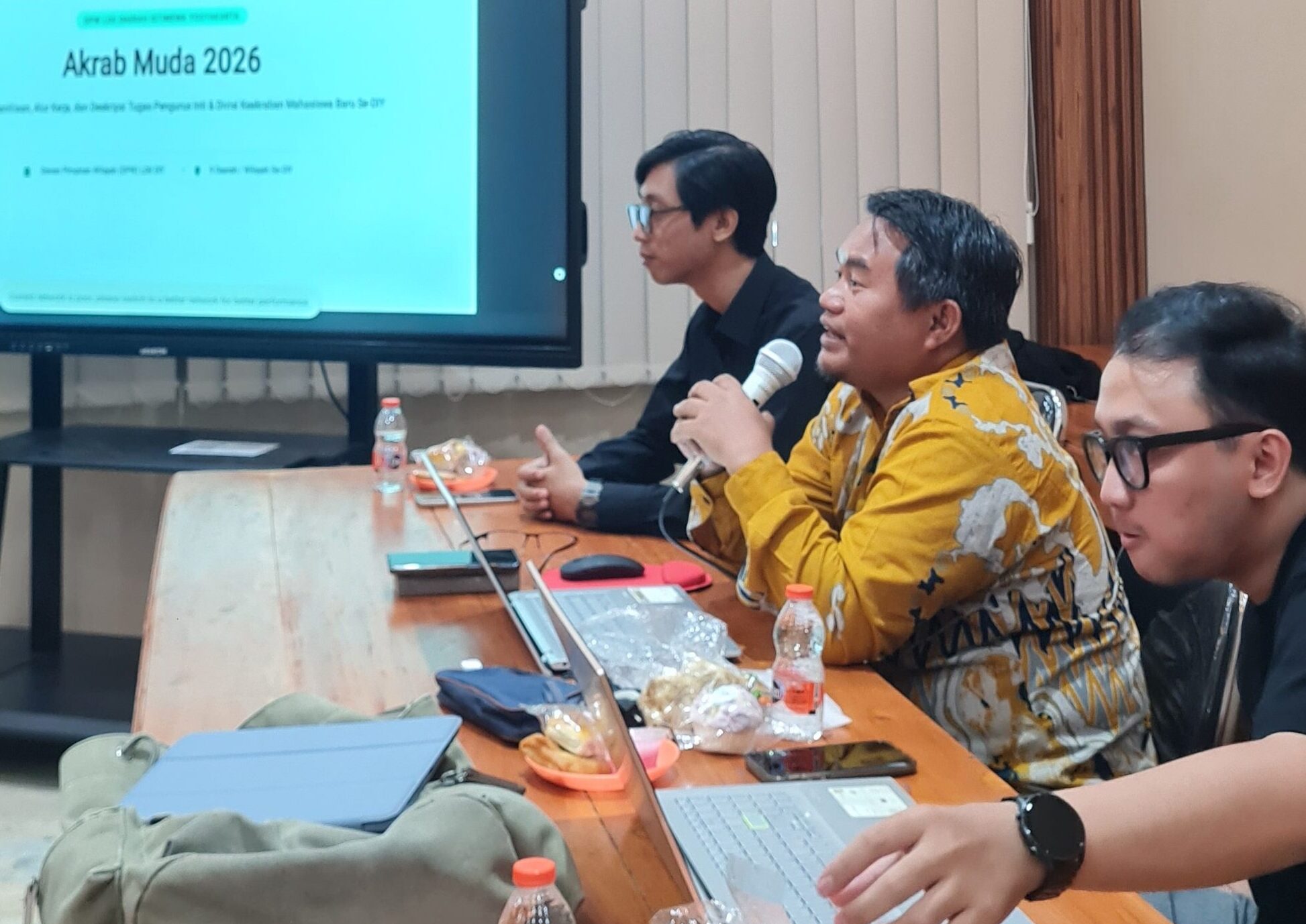 Ketua Pemuda LDII DIY saat membuka musyawarah persiapan Akrab Muda 2026, Jumat (2/10) Foto: Lines
