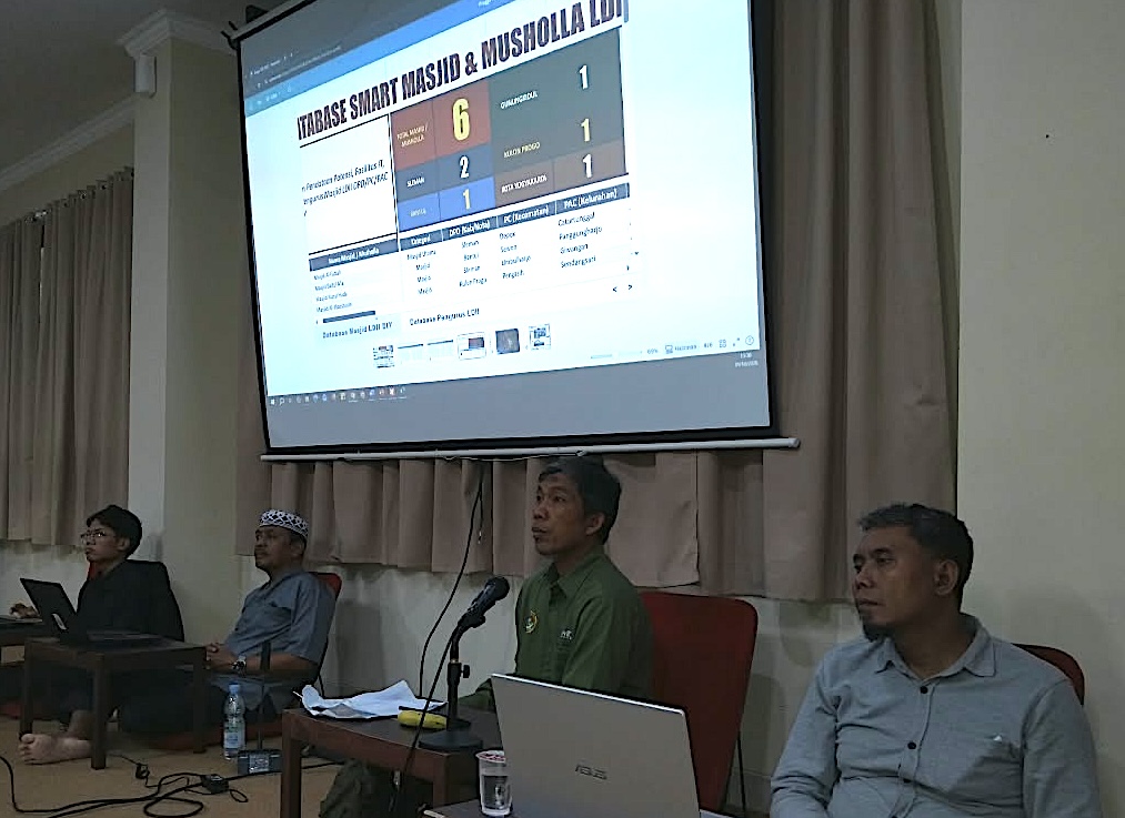 Atus Syahbudin saat memimpin Musyawarah Pengurus DPW LDII DIY di Aula PPM Grha Cendekia