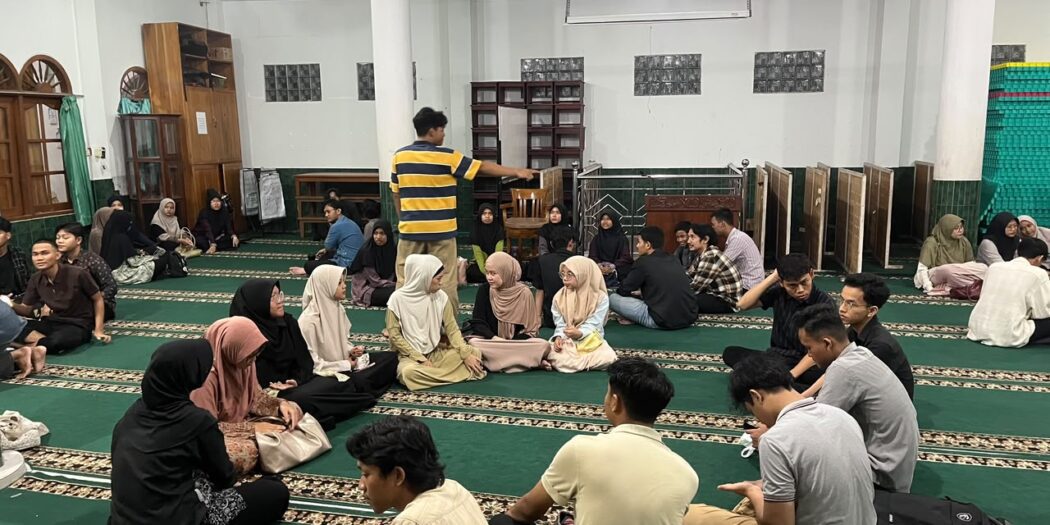Peserta dibagi menjadi kelompok kecil dalam Sharing PC LDII Gondokusuman di Masjid Ar Royyaan