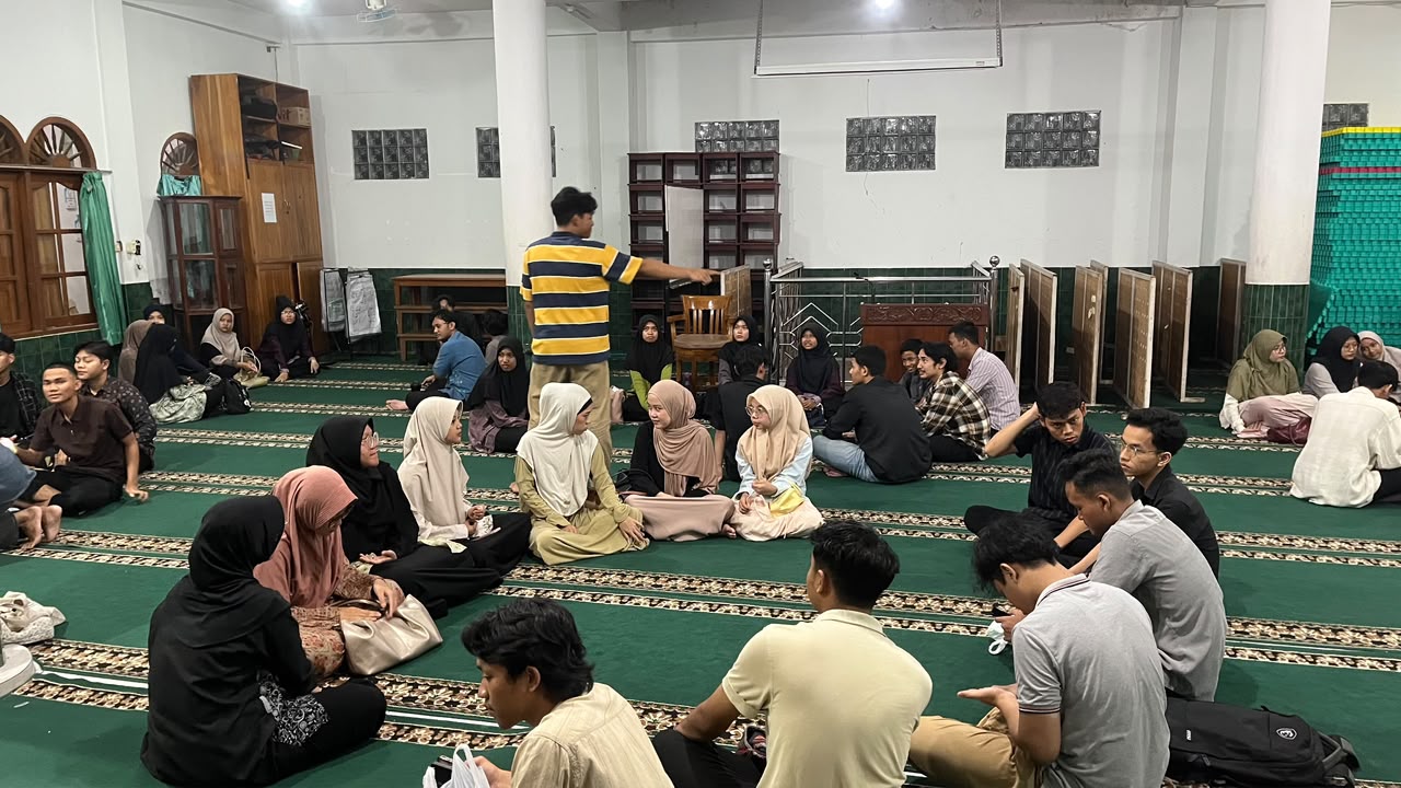 Peserta dibagi menjadi kelompok kecil dalam Sharing PC LDII Gondokusuman di Masjid Ar Royyaan