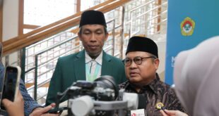 Ketua Umum DPP LDII didampingi Ketua DPW LDII DIY saat diwawancara oleh awak media pada Muswil VIII LDII DIY