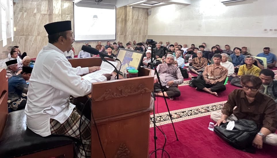 Sekretaris DPW LDII DIY, Gathot Wardoyo saat memberikan materi kepada PC LDII Depok secara luring dan daring. Foto: Lines